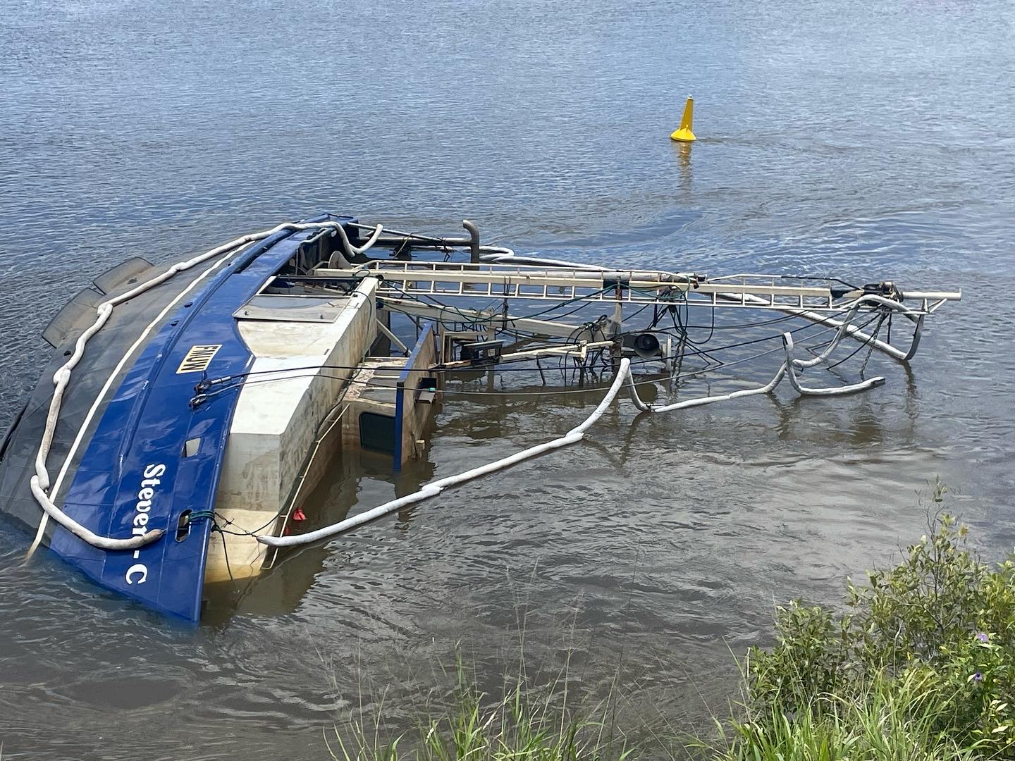 Trawler Salvage Burnett River 
