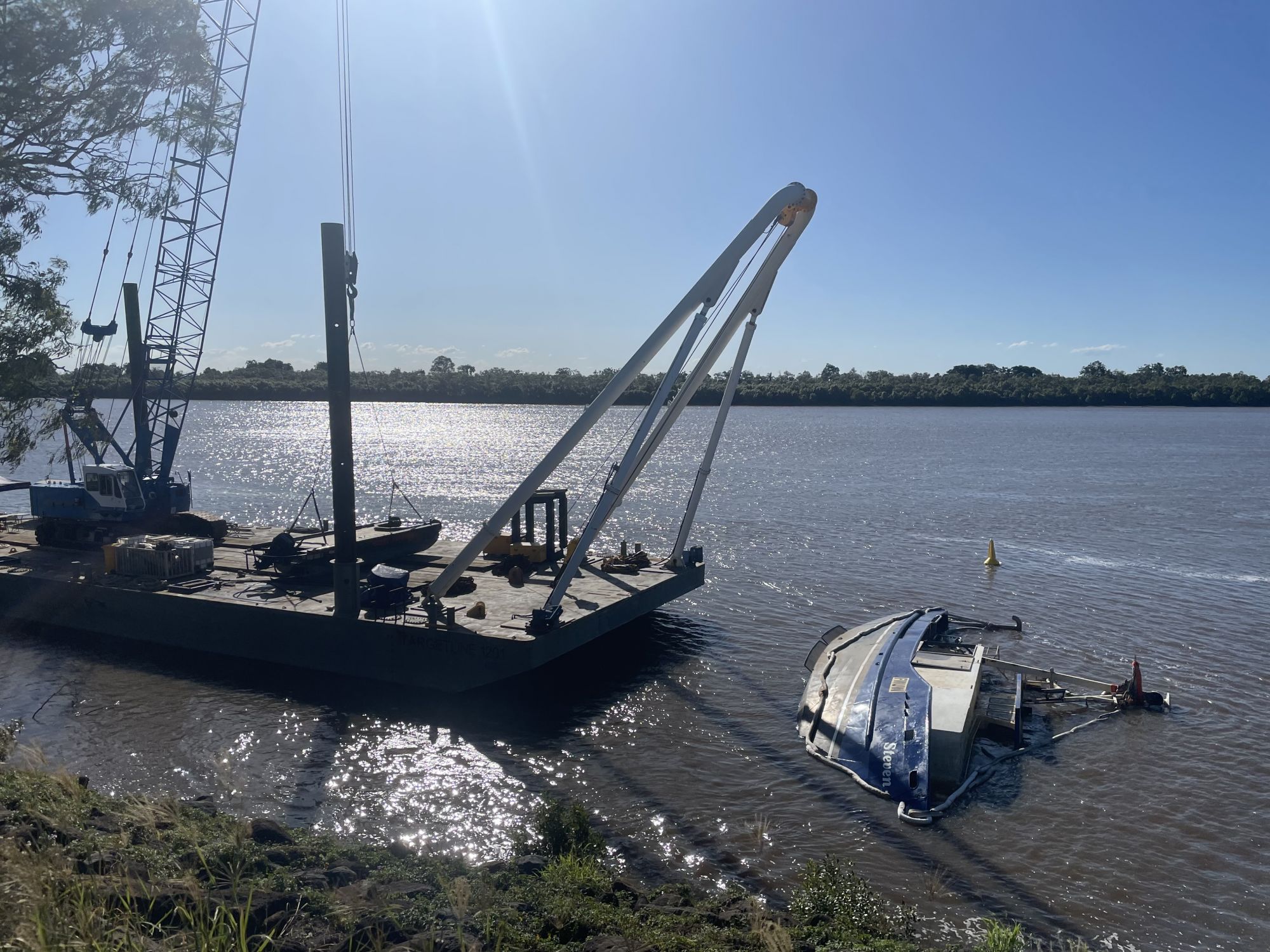 Trawler Salvage Burnett River 