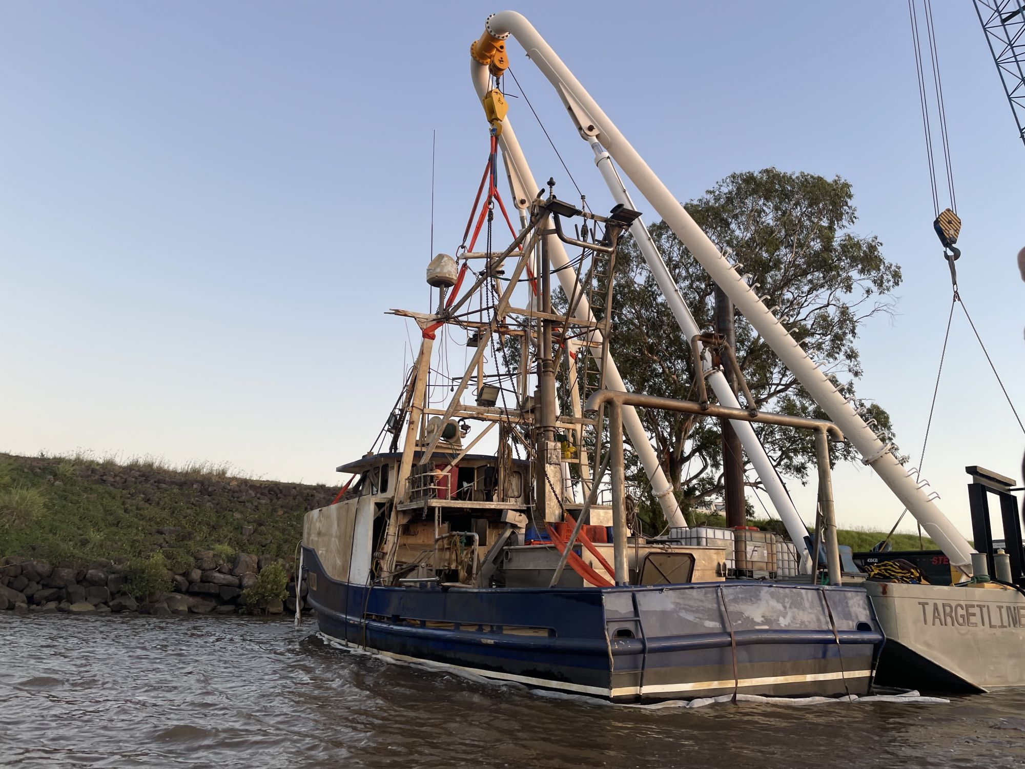 Trawler Salvage Burnett River 