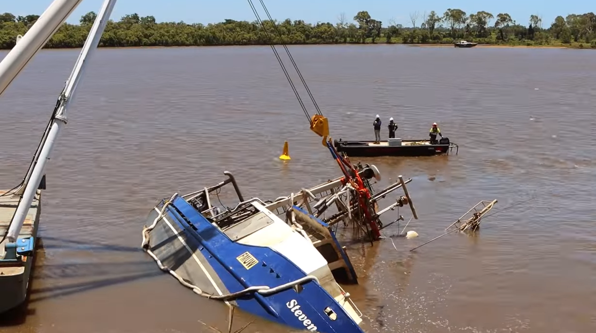 Trawler Salvage Burnett River 