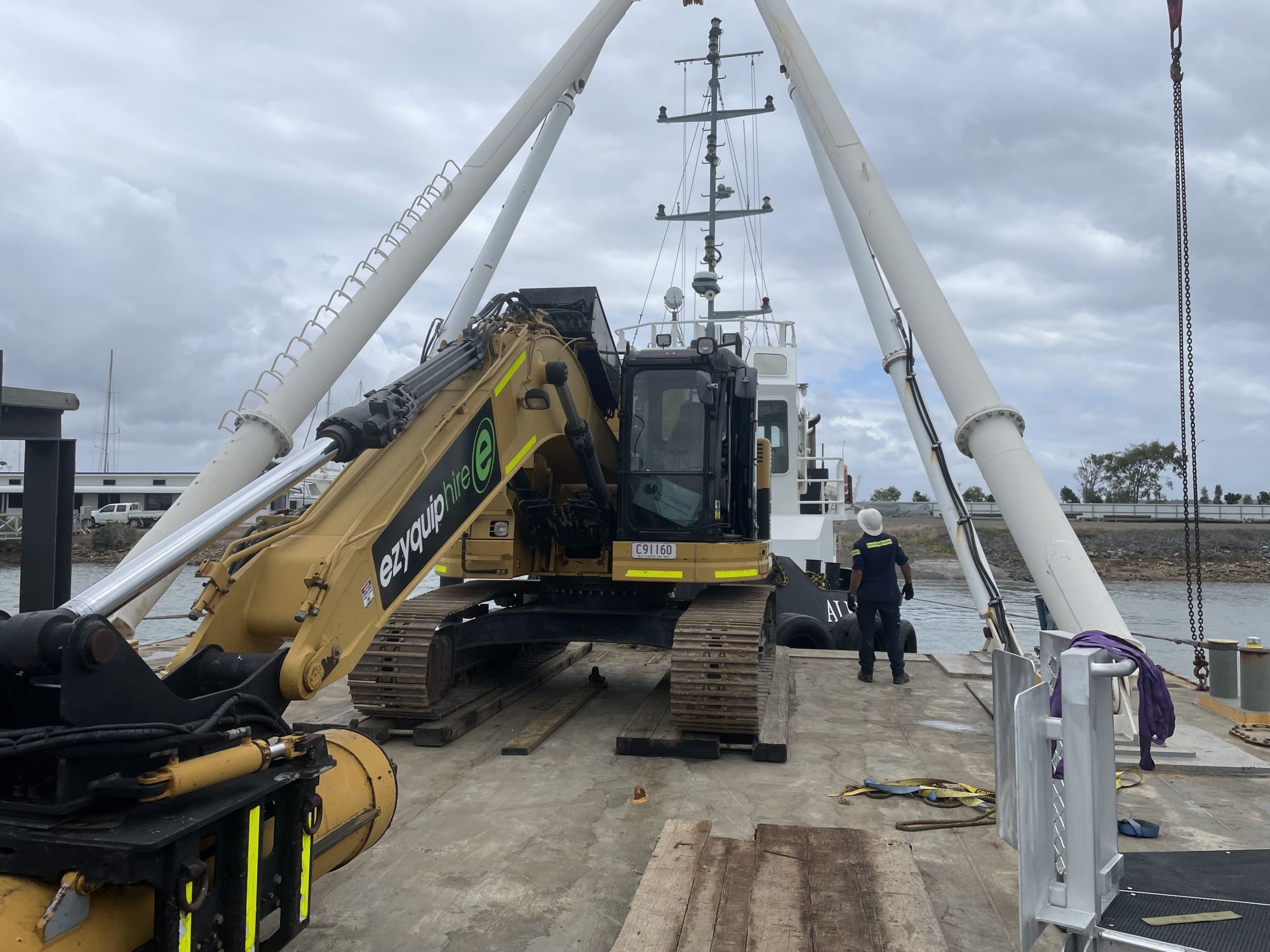 FNQ Pontoon Installation 